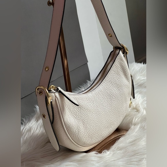 CC439 - Coach Luna Shoulder Bag - Picture 3 of 13